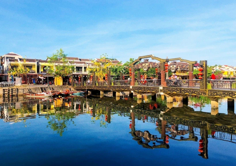 Hàng vạn du khách tham quan phố cổ Hội An dịp Tết Dương lịch 2024