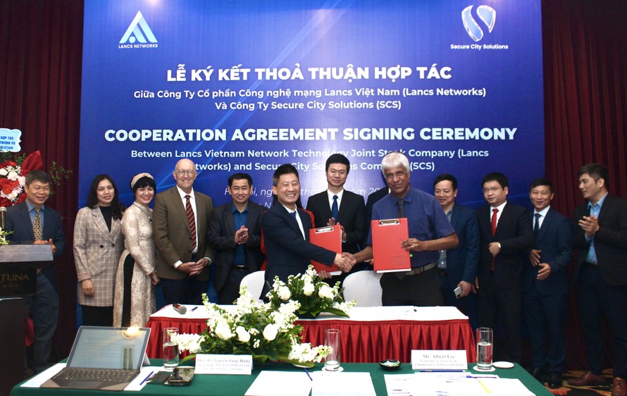 Lễ ký kết thỏa thuận hợp tác giữa Công ty Cổ phần Công nghệ mạng Lancs Việt Nam (Lancs Networks) và Công ty Secure City Solutions (SCS).