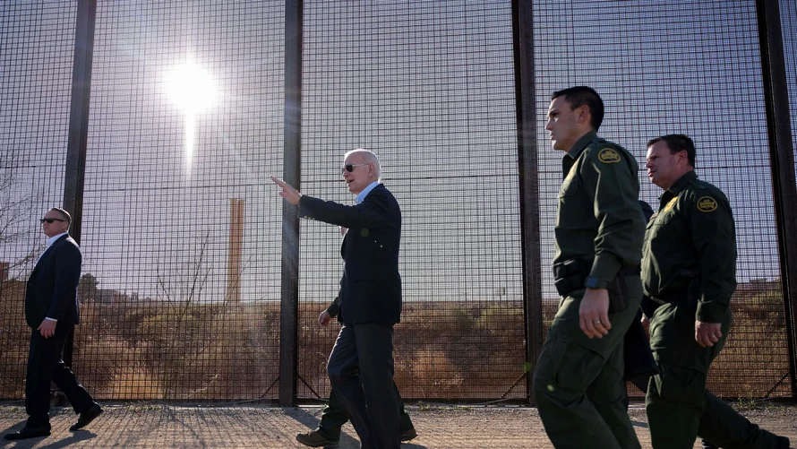 Tổng thống Joe Biden đến thăm khu vực biên giới Mỹ-Mexico ở El Paso, Texas hồi tháng 01/2023.