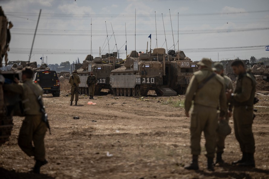 Binh sĩ Israel di chuyển gần biên giới với Dải Gaza. 