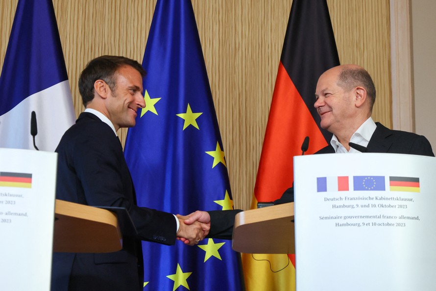 Tổng thống Pháp Emmanuel Macron và Thủ tướng Đức Olaf Scholz.