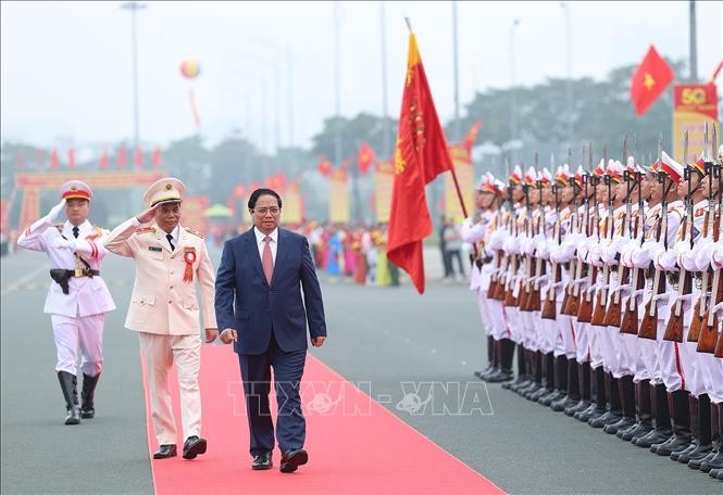 Thủ tướng Phạm Minh Chính duyệt Đội danh dự Bộ Tư lệnh CSCĐ. Ảnh: Dương Giang/TTXVN.