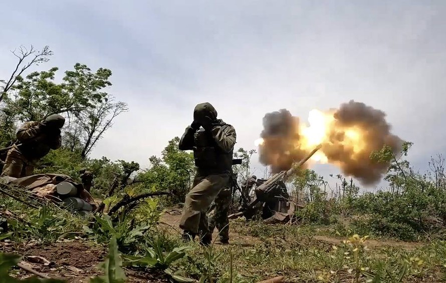 Pháo binh Nga tấn công một mục tiêu ở Ukraine. Ảnh: TASS.