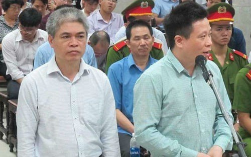 Bị cáo Nguyễn Xuân Sơn và Hà Văn Thắm tại Tòa.