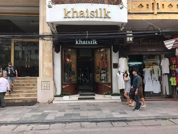 Cửa hàng Khaisilk tại 113 Hàng Gai ngừng hoạt động kinh doanh để phục vụ công tác kiểm tra của cơ quan chức năng