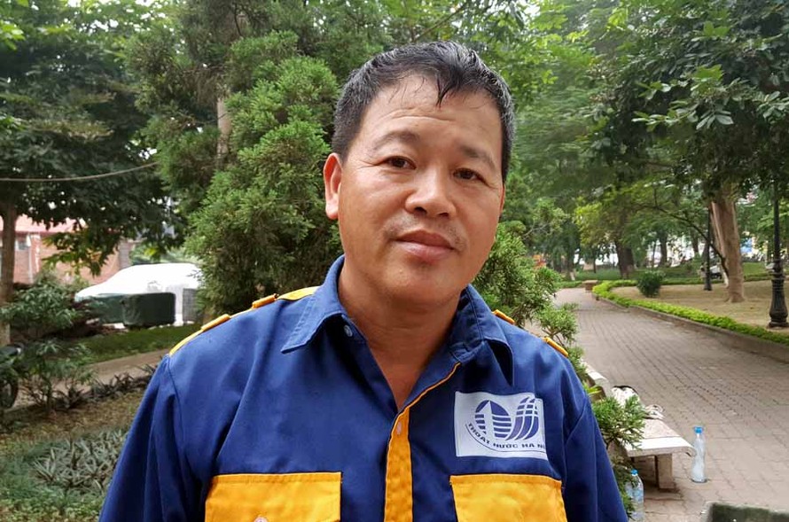Anh Phạm Danh Khoa - Tổ trưởng tổ cống ngầm, Xí nghiệp thoát nước số 4, Công ty TNHH MTV Thoát nước Hà Nội.
