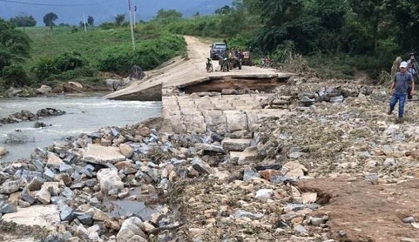 Mưa bão gây hư hỏng cầu, cống, chia cắt tại nhiều địa phương của huyện M'Đrắk (Đắk Lắk)