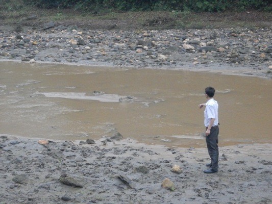 Sông Nậm Tôn – Nươi lấy nguồn nước thô cung cấp cho Nhà máy nước Quỳ Hợp bị ô nhiễm quanh năm