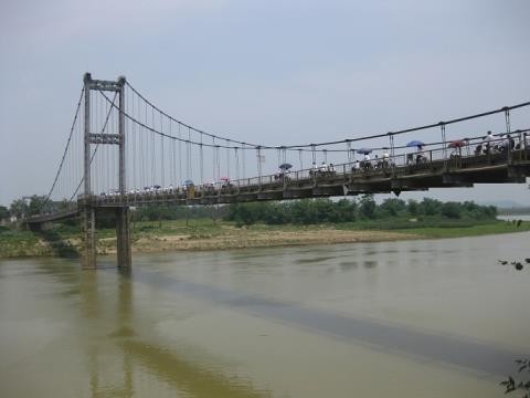 Cầu Dùng, nơi hai nữ sinh lớp 8 nắm tay nhau đi xuống sông tự tử.