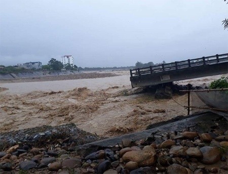 Cầu Thia bị sập trong đợt mưa lũ vào tháng 10/2017.