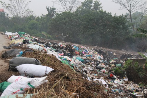 Hà Nội: Người dân khổ sở sống chung với rác