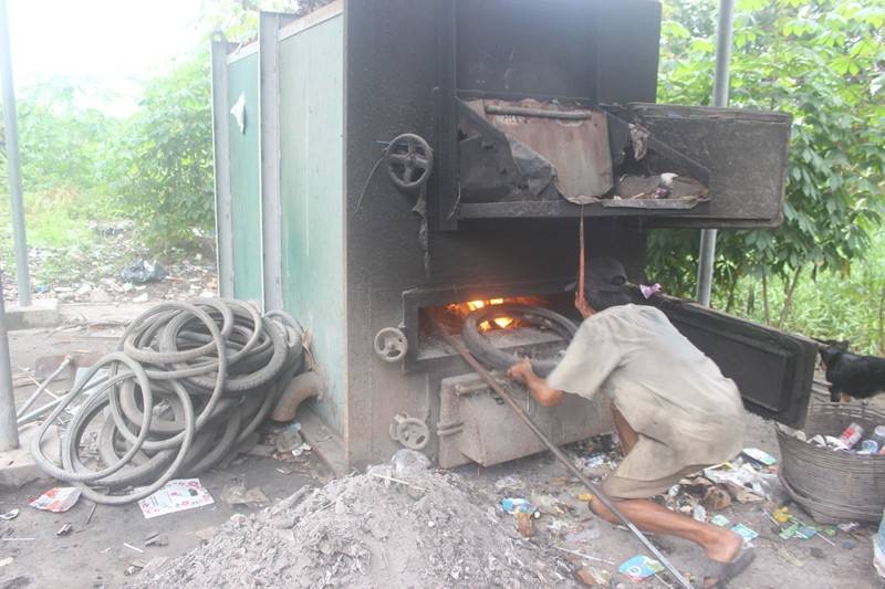 Hiện nay lò đốt rác thải tại xã Tân Thạnh, huyện Long Phú đã tạm ngưng hoạt động để sửa chữa cho phù hợp với quy định hiện hành