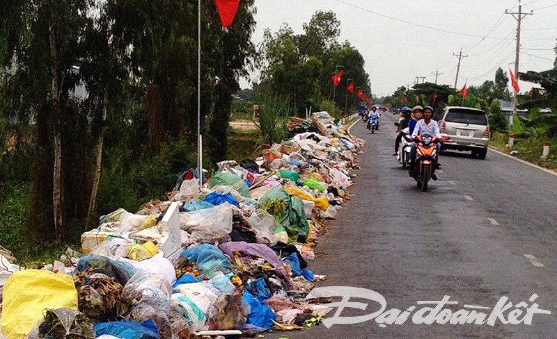 Đồng Tháp: Ô nhiễm rác ven tỉnh lộ Võ Văn kiệt, xã Tân Mỹ