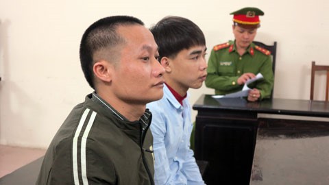 Hai bị cáo tại tòa. Ảnh: Vietnamnet.