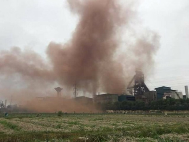 Những cột khói cao ngút trời xả ra từ nhà máy thép Hoà Phát khiến cho người dân vô cùng lo lắng