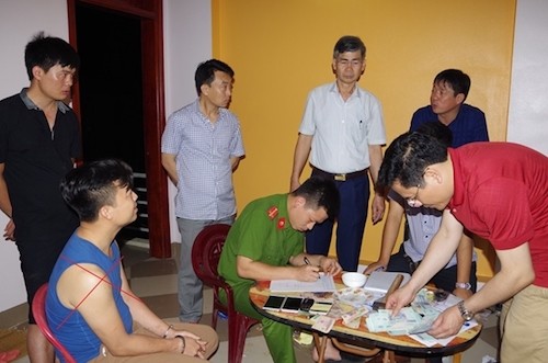Đại tá Trần Ngọc Hợi, Phó Giám đốc, Thủ trưởng Cơ quan CSĐT Công an tỉnh Hà Nam chỉ đạo điều tra vụ án. Ảnh: CAND.
