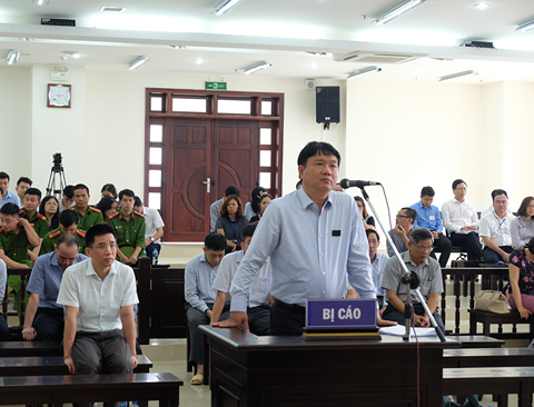 Cựu Chủ tịch HĐTV PVN Đinh La Thăng trong phiên tòa xét xử phúc thẩm vụ án tại PVN và PVC.