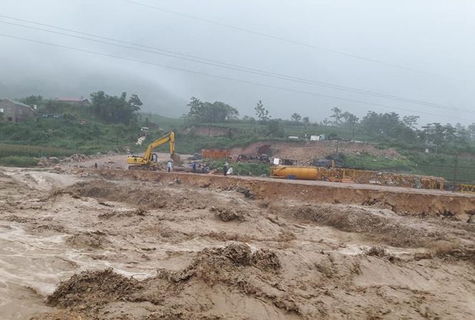 Mưa lũ gây thiệt hại, chia cắt nhiều tuyến đường ở Hà Giang, Lào Cai