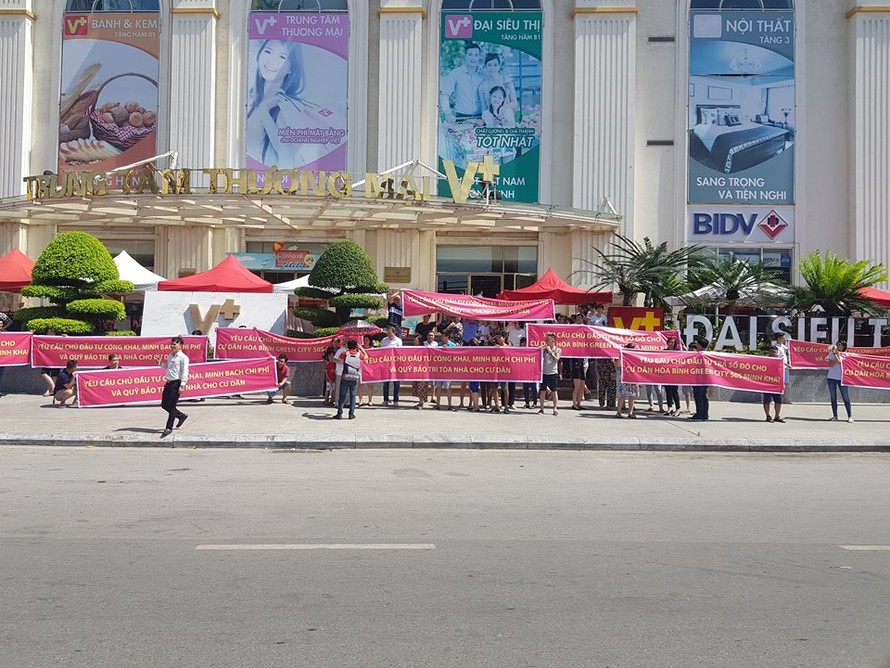 Cư dân chung cư Hoà Bình Green City xuống đường "biểu tình" phản đối CĐT sáng ngày 1/7/2018