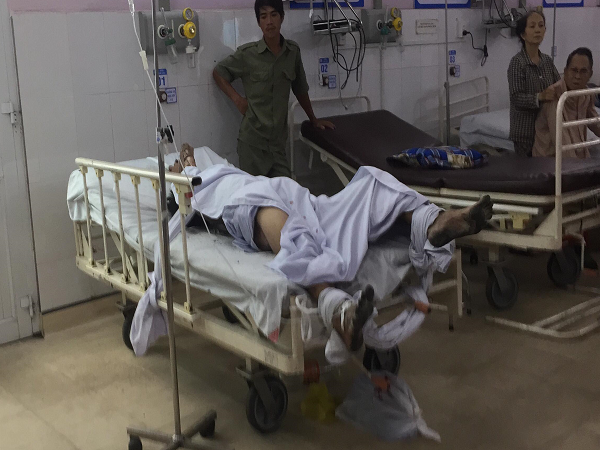 Công an giám sát Phong đang điều trị tại bệnh viện quận Thủ Đức. Ảnh Phương Sinh.
