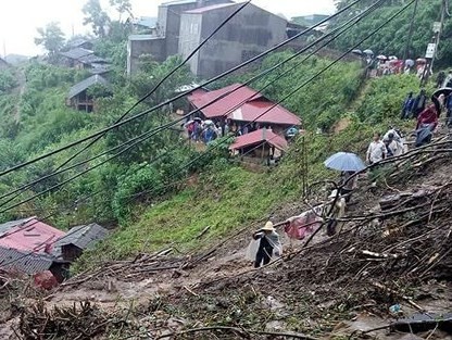 Vụ sạt núi xảy ra vào đầu giờ chiều 3/8, làm thiệt hại 4 ngôi nhà tại bản Sin Chải, xã biên giới Mù Sang, huyện Phong Thổ (Lai Châu) 