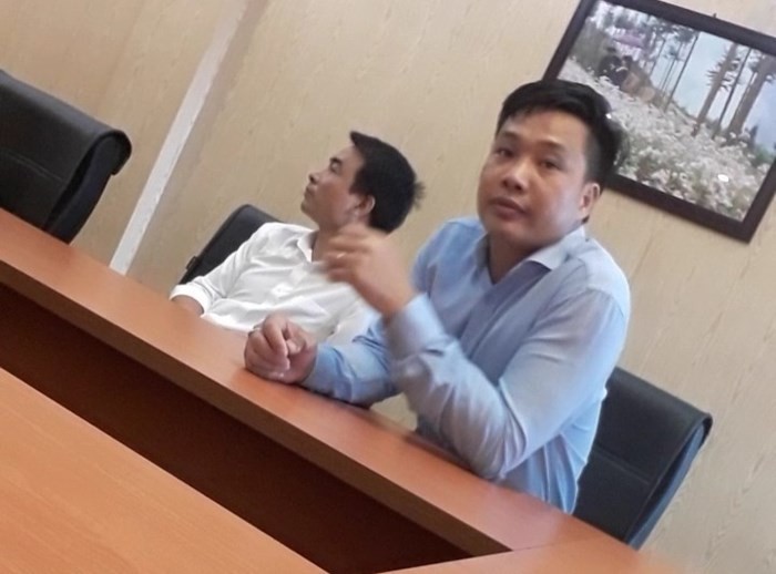 Ông Bùi Quốc Huy (áo xanh), Giám đốc Công ty TNHH Đầu tư Quốc tế Mai Linh - chi nhánh Đồng Nai (áo xanh) được xác định là người đã hành hung 2 phóng viên 
