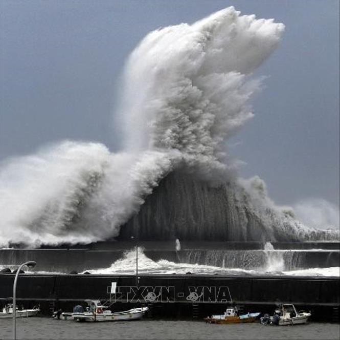 Sóng lớn do ảnh hưởng của bão Jebi ở cảng Aki, tỉnh Kochi, miền tây Nhật Bản ngày 4/9