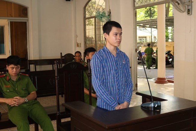 Chau Nát tại tòa