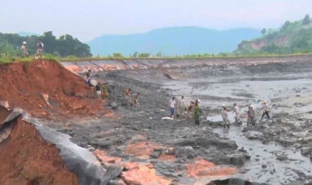 Hiện trường hồ chứa chất thải độc hại của nhà máy phân đạm Lào Cai bị vỡ