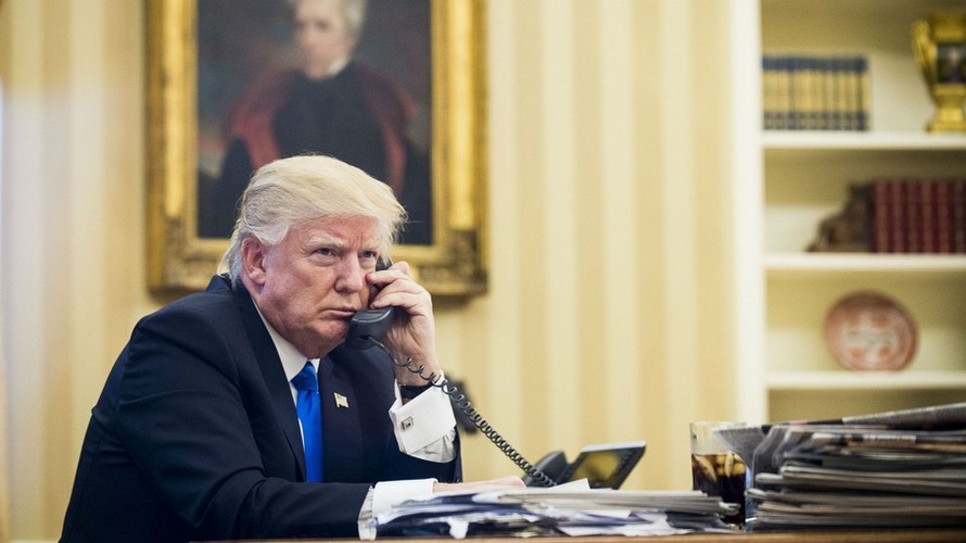  Nga, Trung Quốc bị cáo buộc tìm cách nghe lén điện thoại cá nhân của Tổng thống Trump. (Ảnh: REX/SHUTTERSTOCK)
