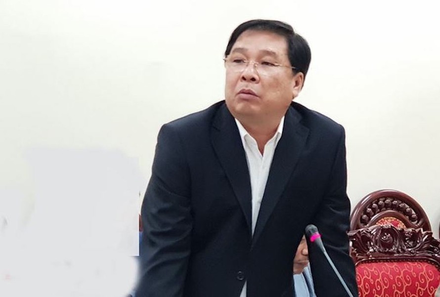 Ông Đinh Trung Cẩn, tổng giám đốc Trung tâm Bảo vệ quyền tác giả âm nhạc Việt Nam, cho biết, ca sĩ hát một bài kiếm 300 - 500 triệu mà khi tác giả đòi tiền tác quyền thì chửi um sùm