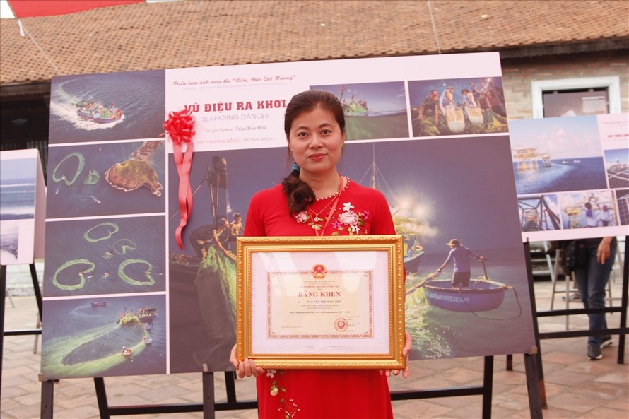 Cô giáo Nguyễn Thị Hoài Thu vinh dự là 1 trong 183 giáo viên được nhận bằng khen của Bộ trưởng Bộ Giáo dục Đào tạo