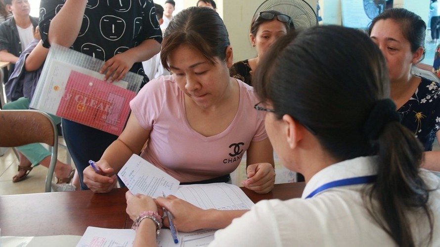 Hàng loạt trường ở Hà Nội đặt ra những khoản thu trái quy định