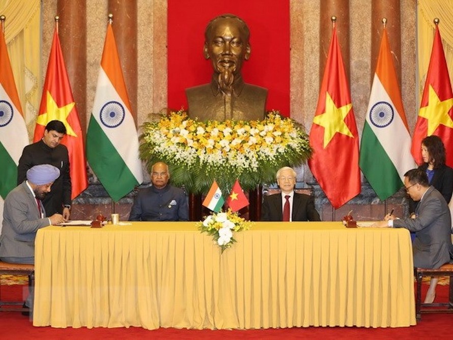 Tổng Bí thư, Chủ tịch nước Nguyễn Phú Trọng và Tổng thống Ấn Độ Ram Nath Kovind chứng kiến Lễ ký Biên bản ghi nhớ về hợp tác giữa Cục Ngoại vụ, Bộ Ngoại giao Việt Nam và Hiệp hội Doanh nghiệp Ấn Độ