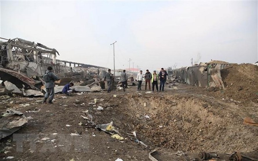 Hiện trường một vụ đánh bom liều chết ở Kabul, Afghanistan, ngày 29/11 vừa qua.