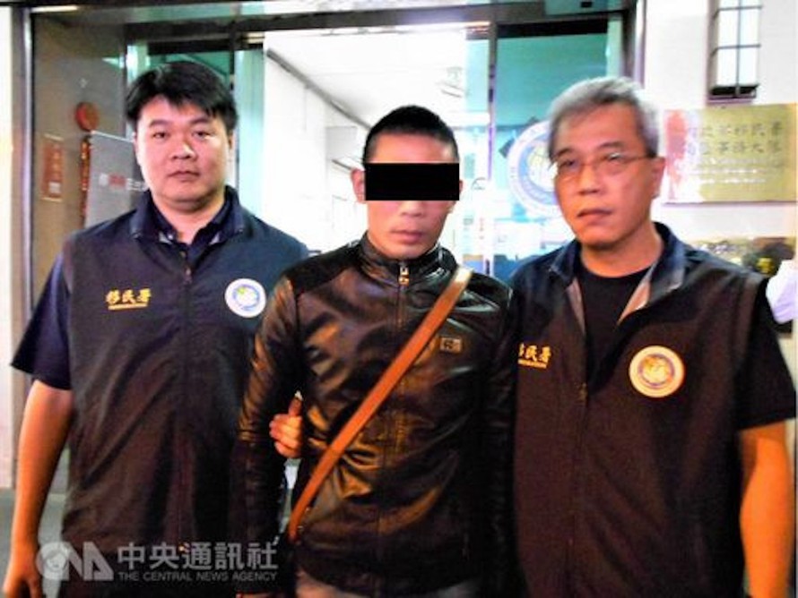 Một trong các nghi phạm bị Cơ quan Di trú Đài Loan bắt giữ