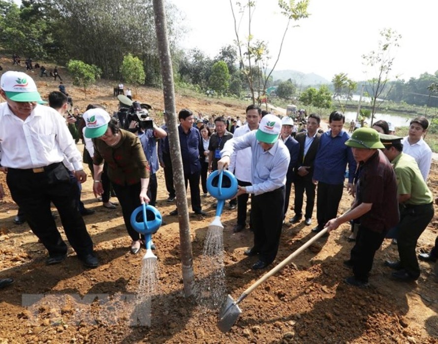 Tổng Bí thư, Chủ tịch nước Nguyễn Phú Trọng tham gia Tết trồng cây đời đời nhớ ơn Bác Hồ tại xã Việt Cường, huyện Trấn Yê