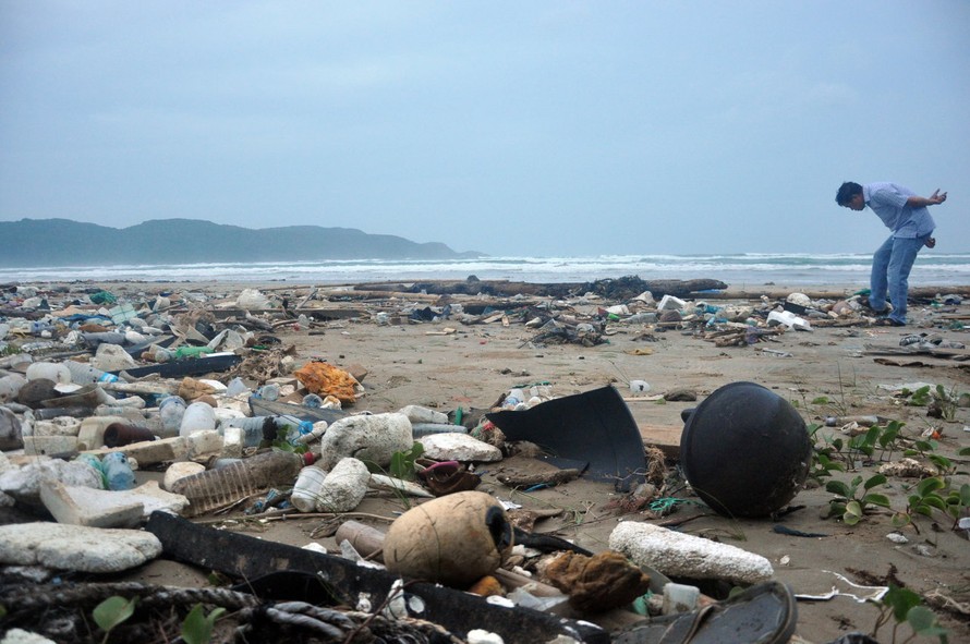 Chi hơn 35 tỷ đóng gói 70 nghìn tấn rác ở Côn Đảo mang về đất liền