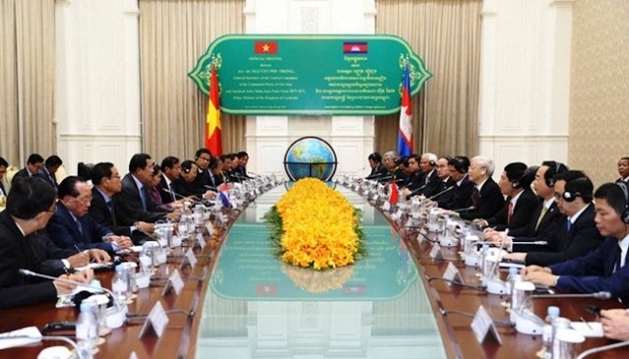 Tổng Bí thư Nguyễn Phú Trọng hội kiến với Thủ tướng Chính phủ Hoàng gia Campuchia Samdech Hun Sen