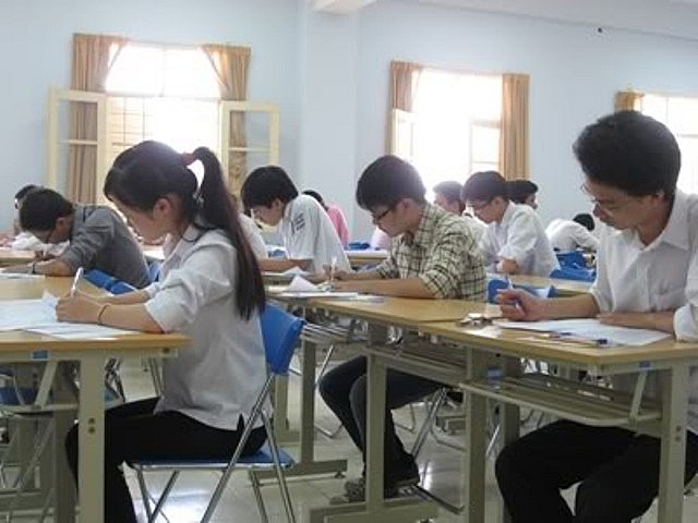 Năm nay số thí sinh thi vào lớp 10 của Hà Nội giảm hẳn, nhưng áp lực của cuộc thi không vì thế mà ít đi. Ảnh: T.F