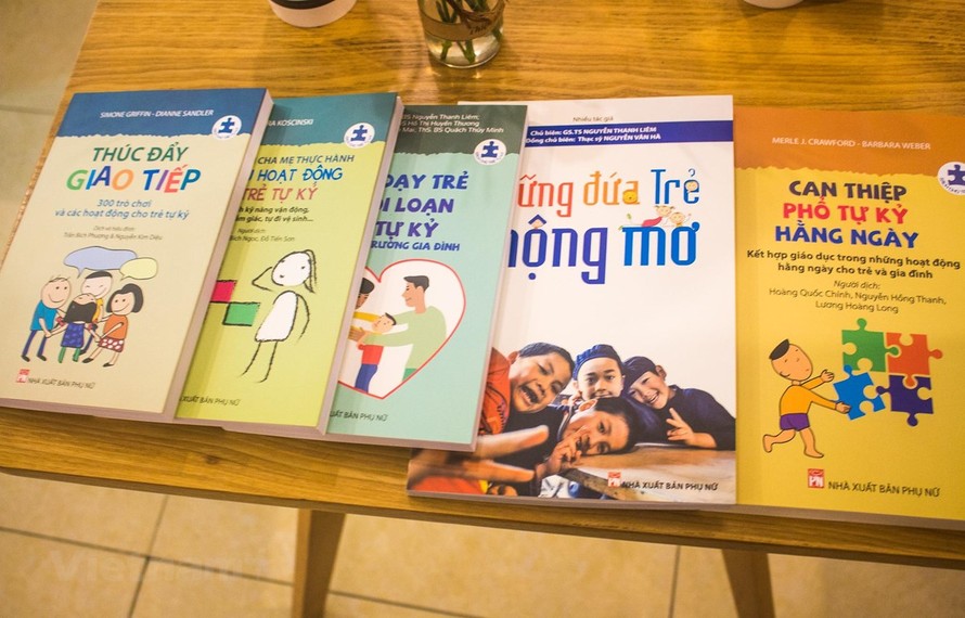 Series sách cho trẻ tự kỷ xuất bản lần đầu gồm 5 cuốn. (Ảnh: Lê Hoàng/Vietnam+)