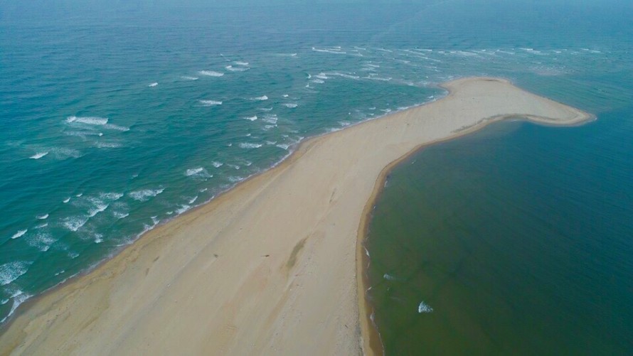 Cồn cát tại biển Cửa Đại đang được nghiên cứu tìm cách xử lý 