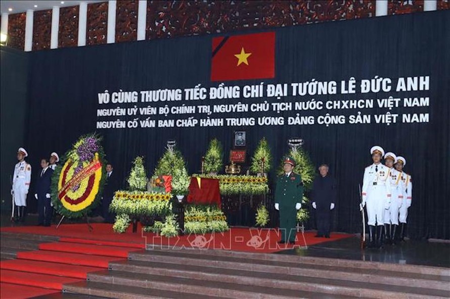 Linh cữu nguyên Chủ tịch nước, Đại tướng Lê Đức Anh quàn tại Nhà tang lễ Quốc gia (số 5 Trần Thánh Tông, Hà Nội)