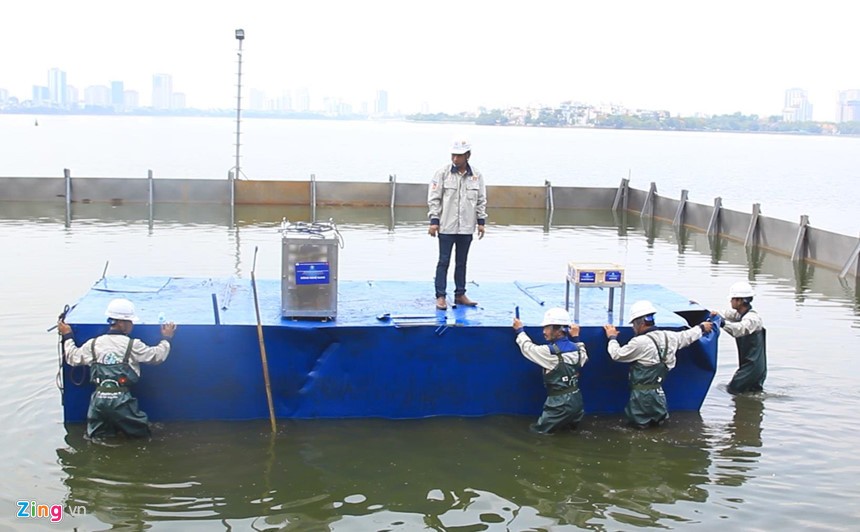 Thiết bị công nghệ Nano của Nhật Bản được đặt thử nghiệm ở một đoạn sông Tô Lịch và một góc hồ Tây với kỳ vọng khắc phục tình trạng cá chết hàng loạt. 