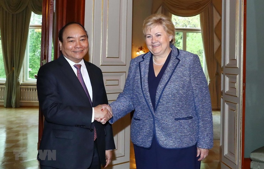 Thủ tướng Na Uy Erna Solberg đón Thủ tướng Nguyễn Xuân Phúc