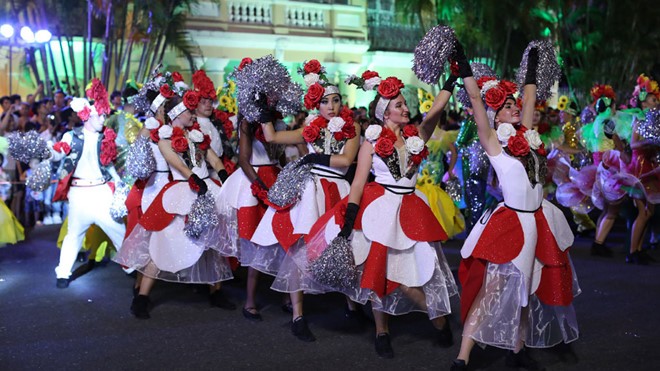 Rộn ràng lễ hội ẩm thực và Carnaval quốc tế ​