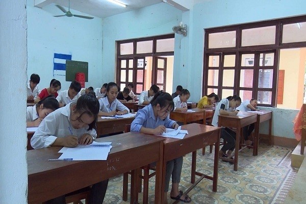 Các thí sinh tham dự kỳ thi THPT vào trường chuyên Võ Nguyên Giáp.