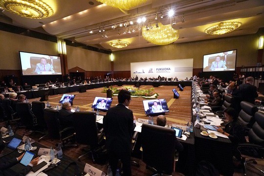 Các quan chức chuẩn bị dự một cuộc họp tại Hội nghị Bộ trưởng Tài chính và Thống đốc Ngân hàng Trung ương G20 hôm 8-6Ảnh: Reuters