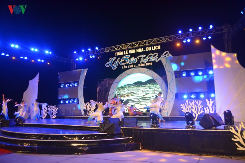 Lễ khai mạc Tuần Văn hóa – Du lịch Lý Sơn lần thứ 2 diễn ra vào tối 22/6 tại huyện đảo Lý Sơn, tỉnh Quảng Ngãi. 