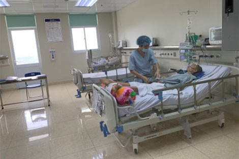 Một ca viêm màng não nặng phải thở máy điều trị tại Bệnh viện Nhi Trung ương.